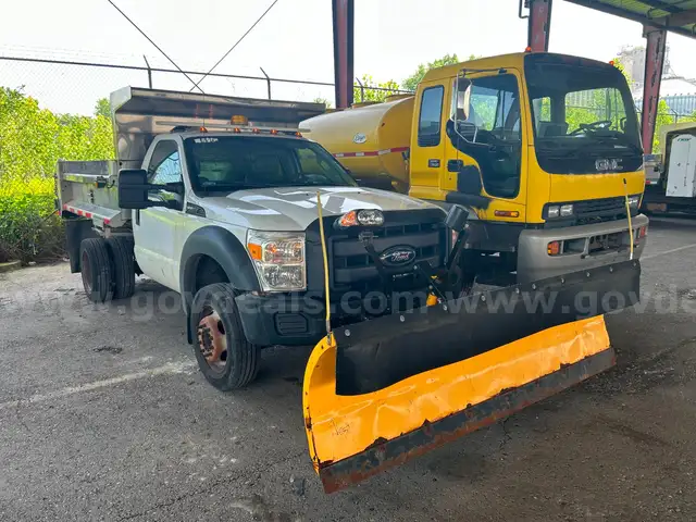 2012 Ford F-450 w/Plow