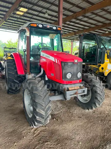 2009 Massey Ferguson Tractor