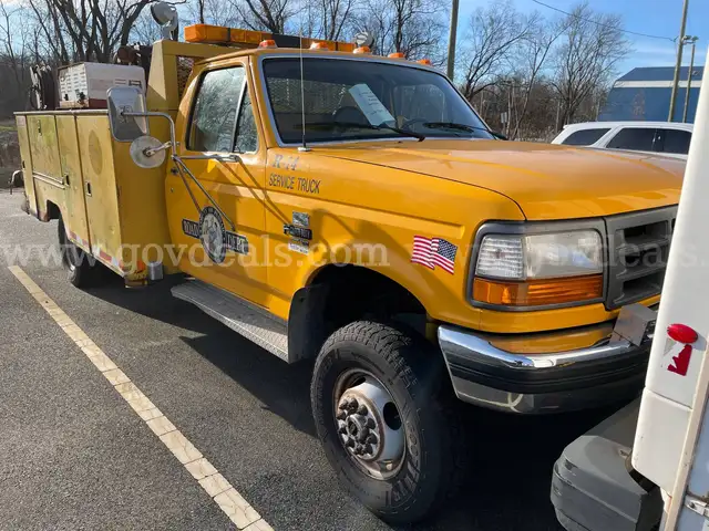 1996 Ford F-450 SD Utility Body w/Lift Gate