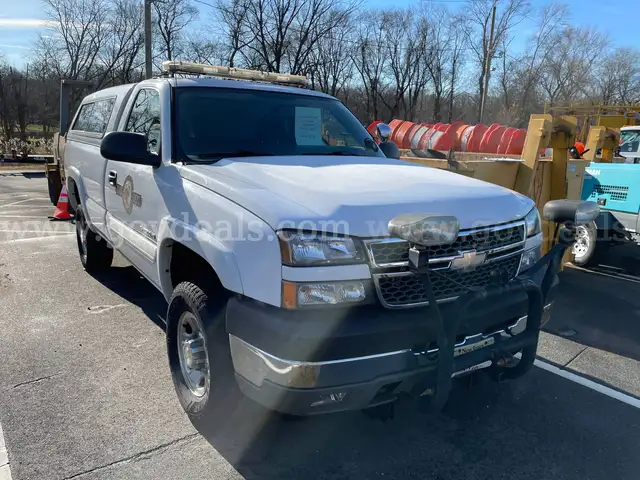 2005 Chevrolet Silverado 2500HD Work Truck Long Bed 4WD