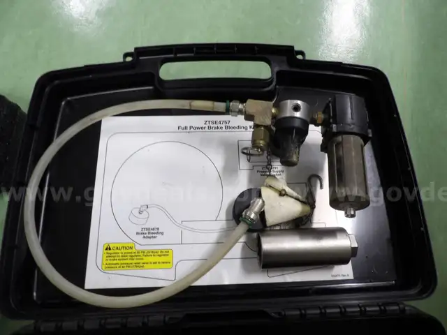 International Full Power Brake Bleeder Kit (set of 2)