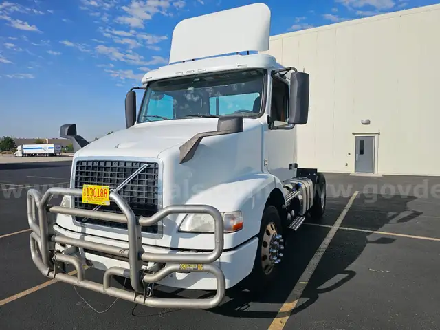 2017 Volvo VNM
