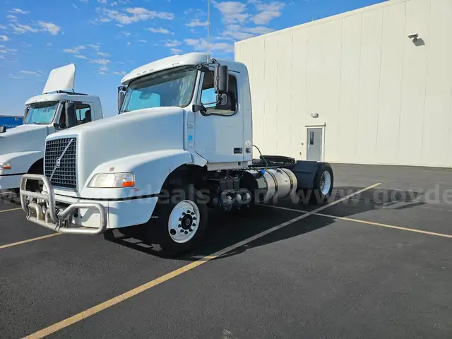 2016 Volvo VNM