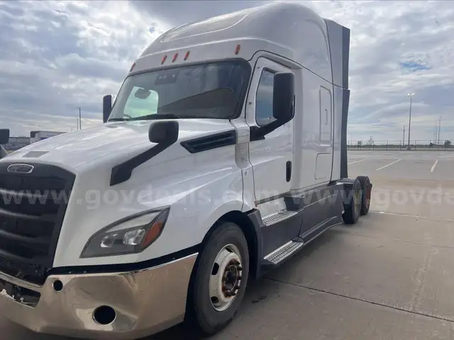 2020 Freightliner Cascadia T/A Sleeper Cab Truck Tractor