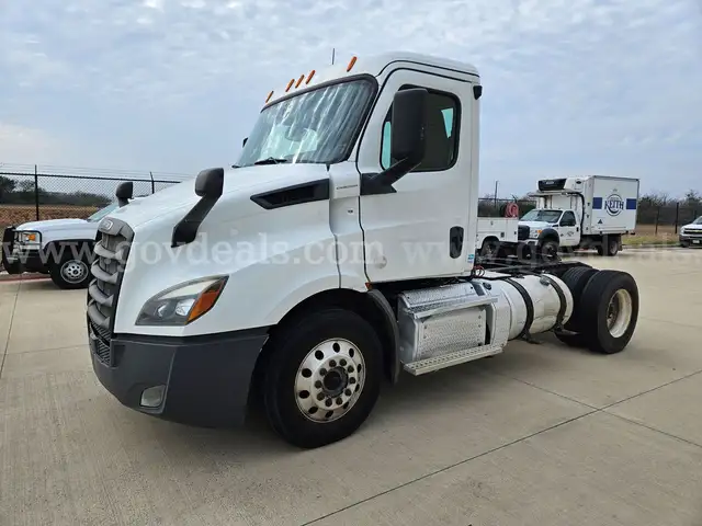 Freightliner Cascadia single axle day cab