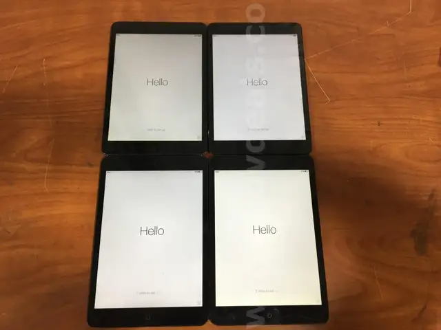 Lot of 4: Apple A1432 iPad Mini; 16 GB **Wi-Fi-ONLY UNLOCKED AND UNMANAGED**