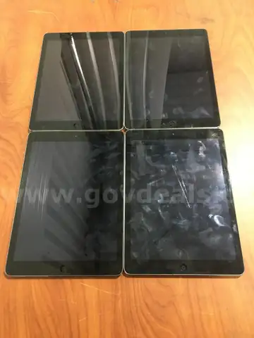 Lot of 4 Apple A1474 iPad Air; 32-16GB **Wi-Fi-ONLY UNLOCKED AND UNMANAGED**