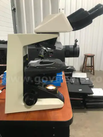 Nikon Eclipse E200 Microscope with 4/10/100 Objectives