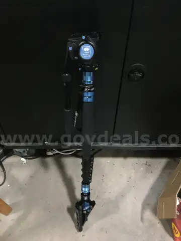 SIRUI P325FL 5 Section Carbon Fiber 360 Panning Monopod, VH-10 Fluid Video Head