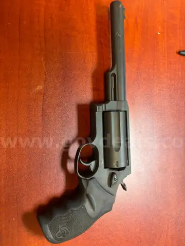 Taurus Judge .410 Revolver/4 shotgun Shells