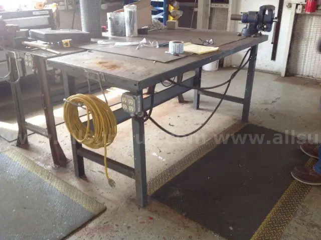 2ea Worktable with vise