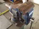 2ea Worktable with vise