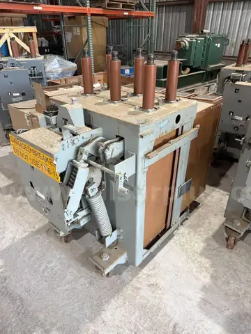 GE Type AM-13.8-750-5H Magne-Blast Circuit Breaker