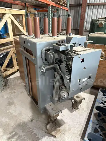 GE Type AM-13.8-750-5H Magne-Blast Circuit Breaker