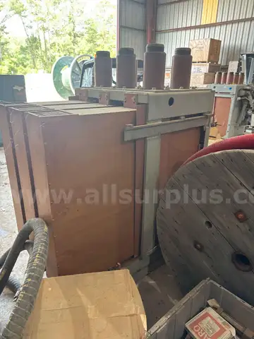 GE Type AM-13.8-1000-4H Magne-Blast Circuit Breaker