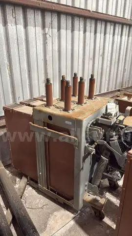 GE Type AM-13.8-750-5H Magne-Blast Circuit Breaker