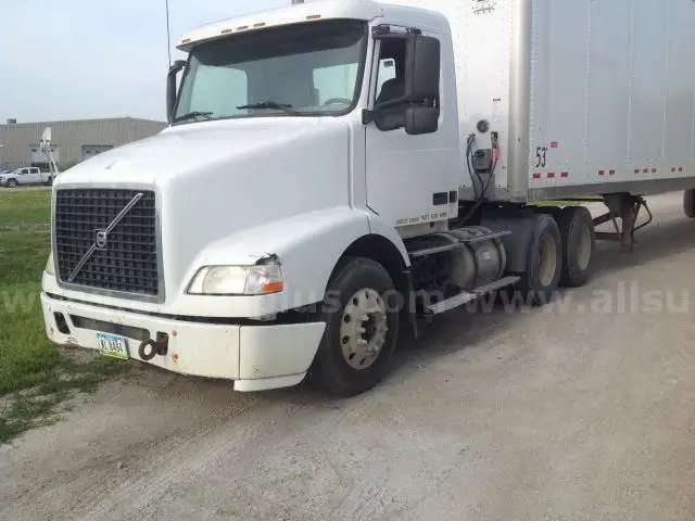 2004 Volvo VNM Deisel Tractor truck