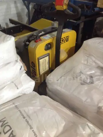 Yale Mdl. MPB040-EN24T2748 Electric pallet jack
