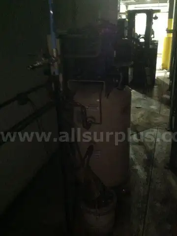 Ingersoll Rand Mdl. 2475N7.7-P Air compressor with tank