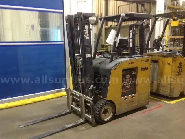 Yale Mdl. ESC040FAN36TE082 Electric forklift with battery