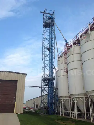100ft Universal Industries Mdl. F10 Bucket elevator with chain loop co