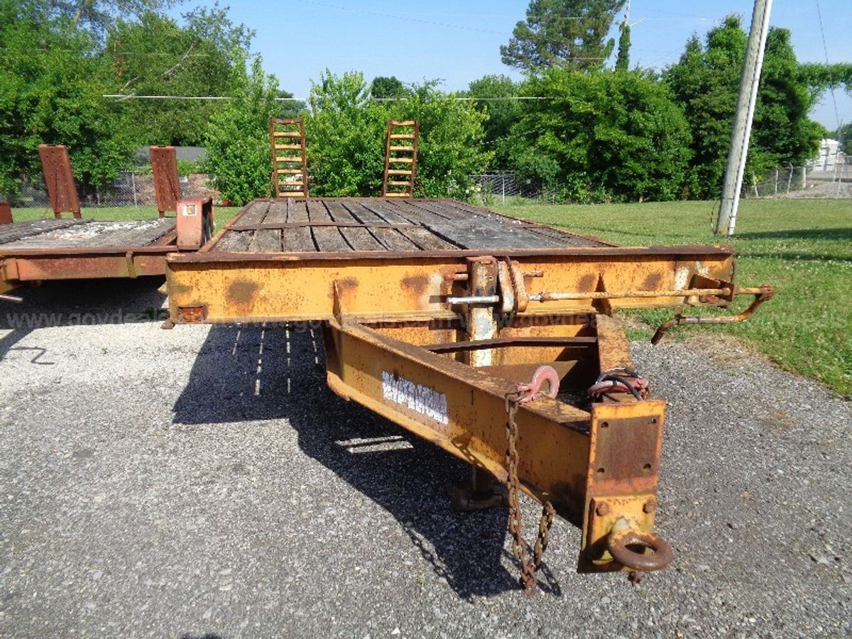 26-5-foot-trailer-used-for-backhoe-allsurplus