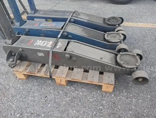 4ea. 4 Ton Jacks