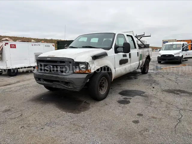 1999 Ford F-350 SD XLT Crew Cab SWB 2WD