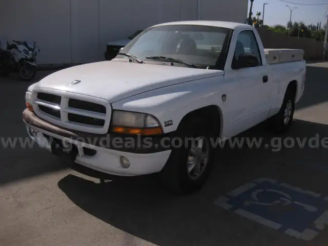 2000 Dodge Dakota Regular Cab 2WD