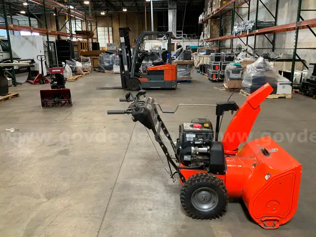 Ariens Deluxe 30 Snow Blower ( NOT TESTED)