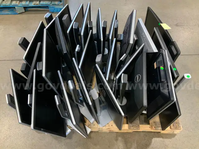24 Monitors w/ Stands