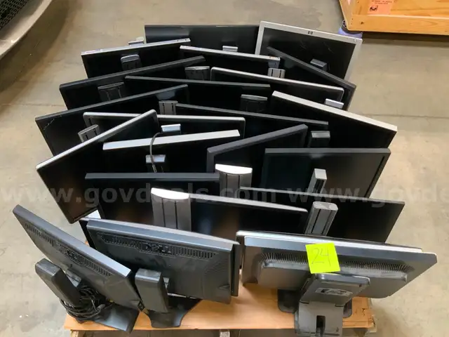 24 Monitors w/ Stands