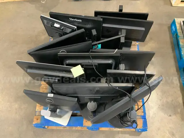 15 Monitors w/ Stands