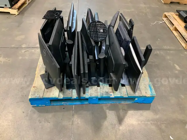 18 Monitors w/ Stands