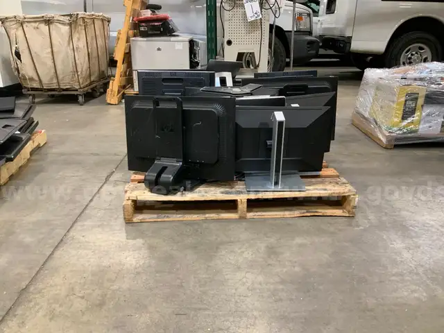 17 Monitors w/ Stands