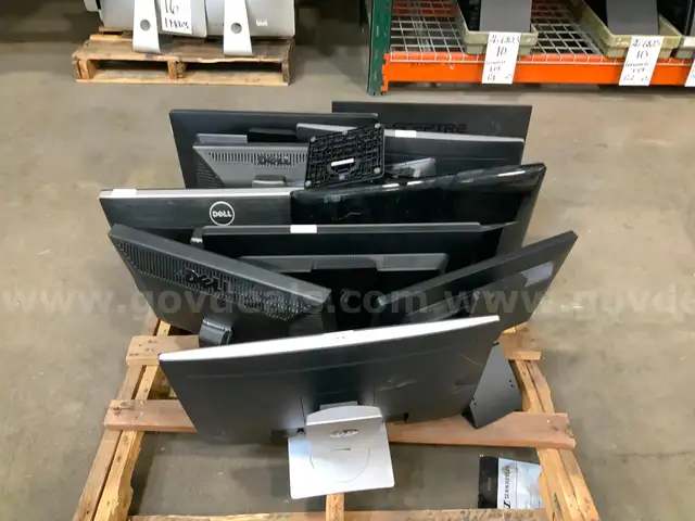 11 Monitors w/ Stands