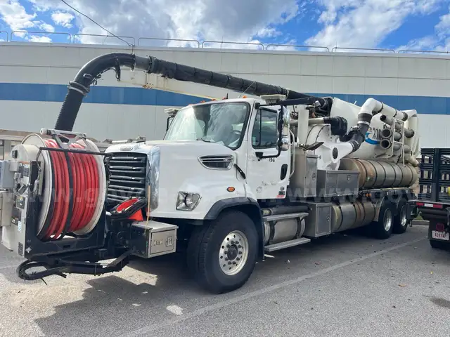 2015 Freightliner 108SD