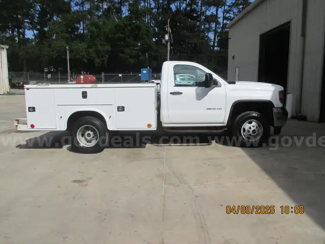 2015 GMC 3500HD 2 Door 2WD Single Cab Utility Knapheide Body/Flip Top