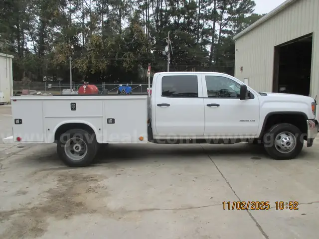 2015 GMC 3500HD 4 Door 2WD Crew Cab Utility Knapheide Body /Flip Top