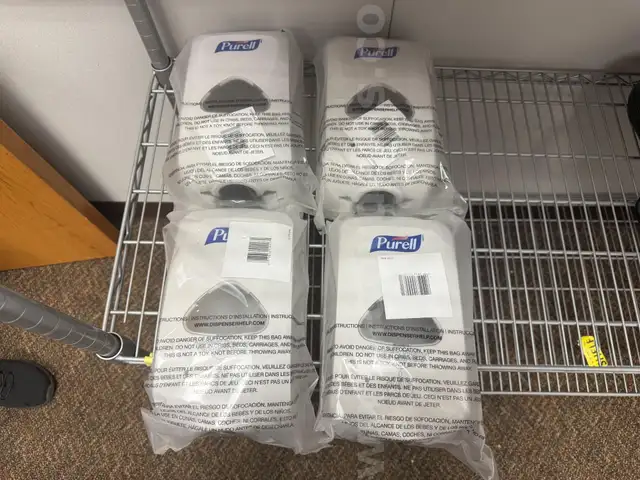 Purell soap dispensers Lot (4)
