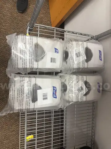 Purell soap dispensers Lot (4)