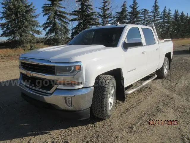 2017 Chevrolet Silverado 1500 4WD CREW CAB PICKUP 4-DR, 5.3L V8 OHV 16V