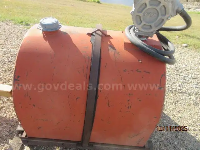 Transfer tank with manual pump Approximately 300 Liters capacity