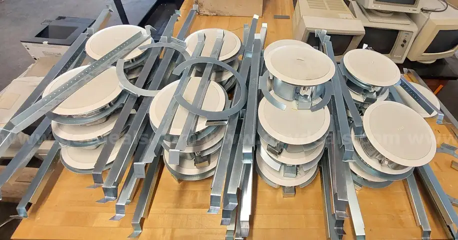 Lot of 26x Extron Speakers