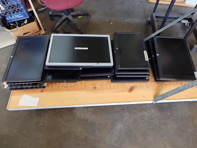 Lot 18x Mixed HP Computer Monitors