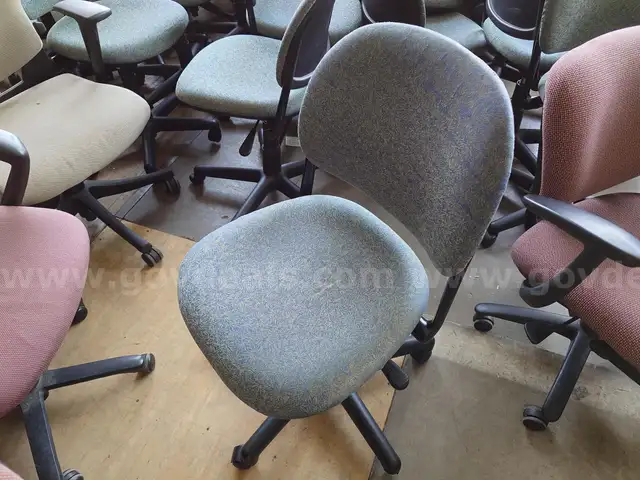 14x Green Swivel Chairs