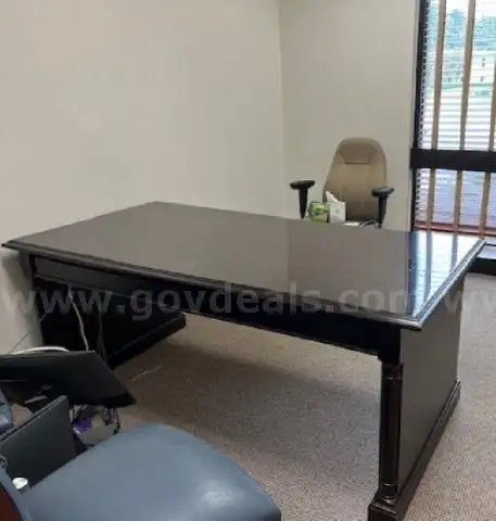 Desk (205938 NM)