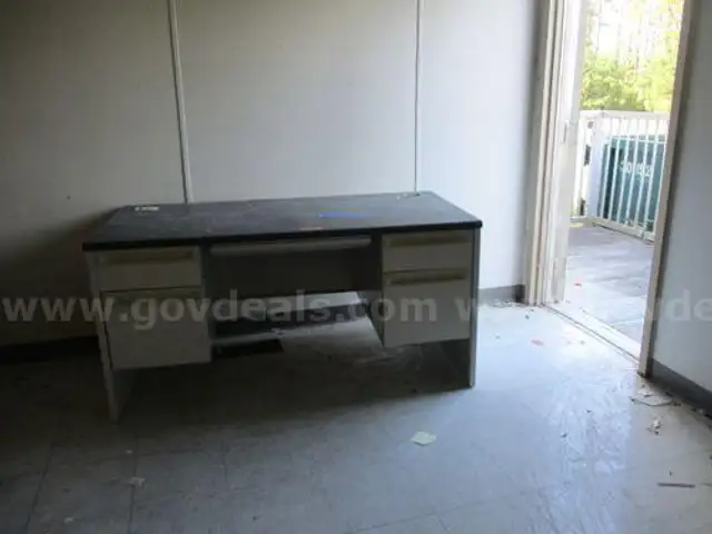 5-Drawer Desk (209074 NM)