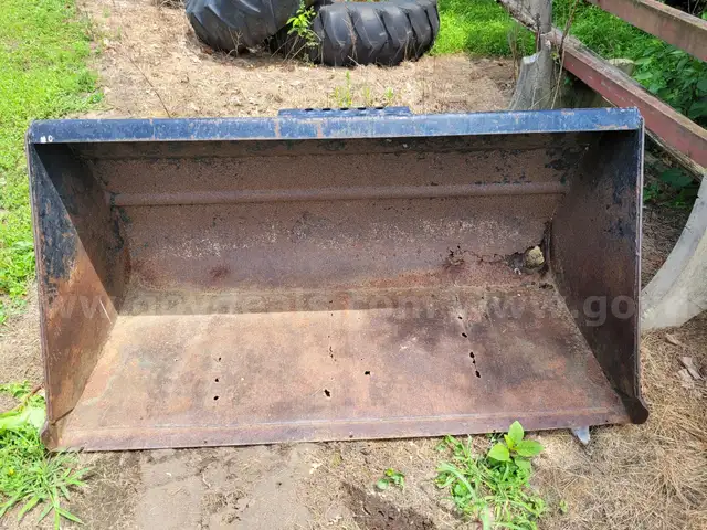 Bucket for skid steer