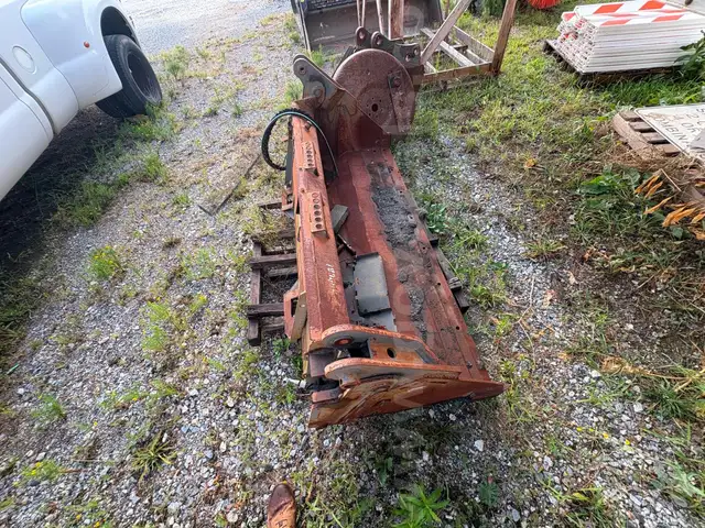 Bobcat 74 Combo Bucket